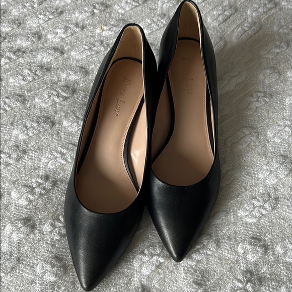 Elegant Black Women's Heels - Picture 2 of 6